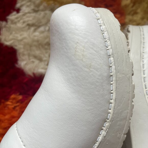 Sanita All White Clogs, size 39/8 - Picture 6 of 7